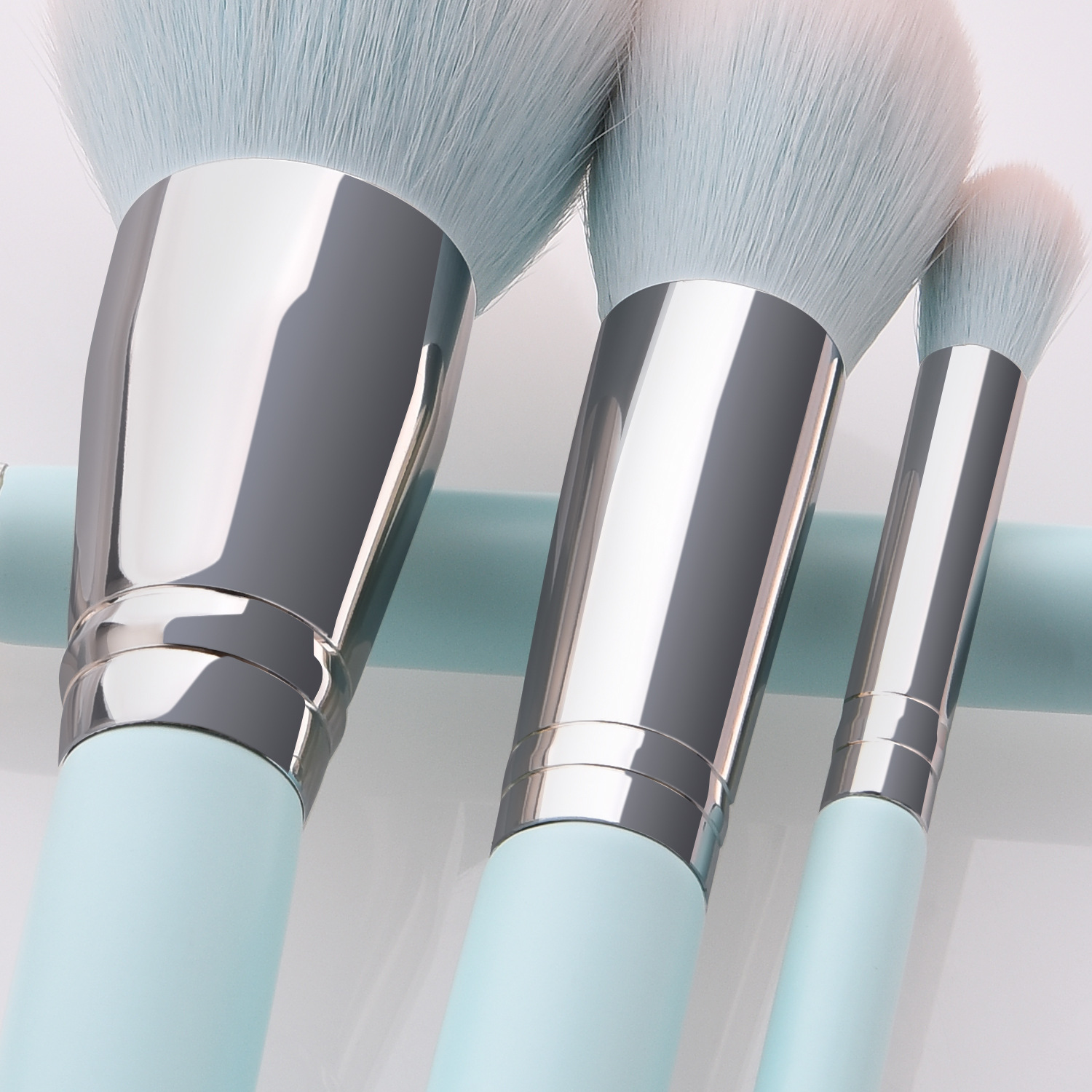 aluminum ferrule makeup brush