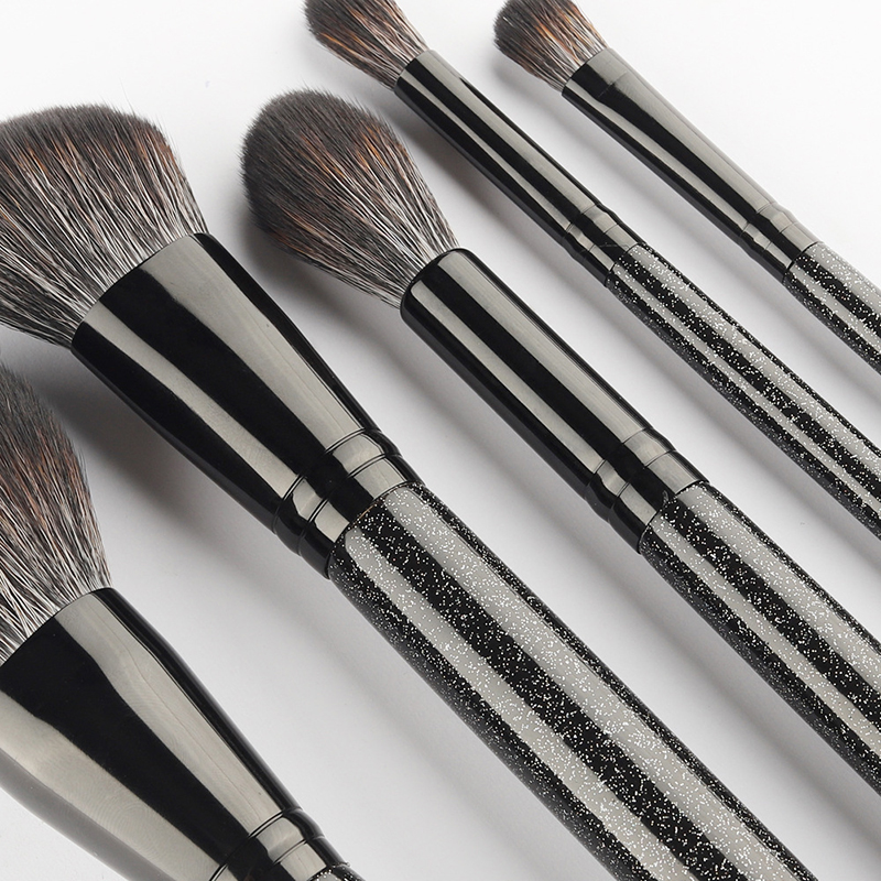 black makeup brush