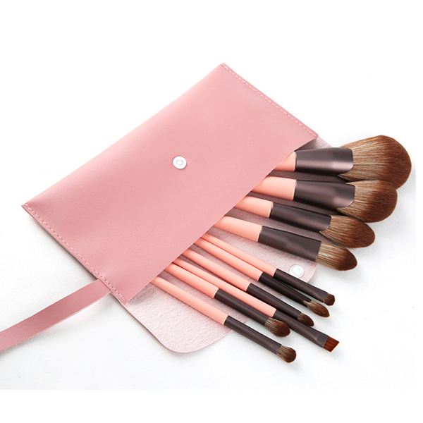 makeup brush with pink case
