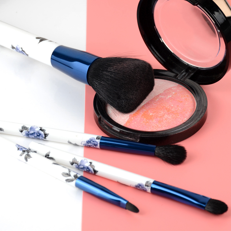 new design makeup brush