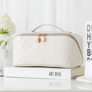 New Design Custom PU Leather Makeup Organizer Beauty Bag Portable Travel Waterproof Toiletry Skincare Cosmetic Bags